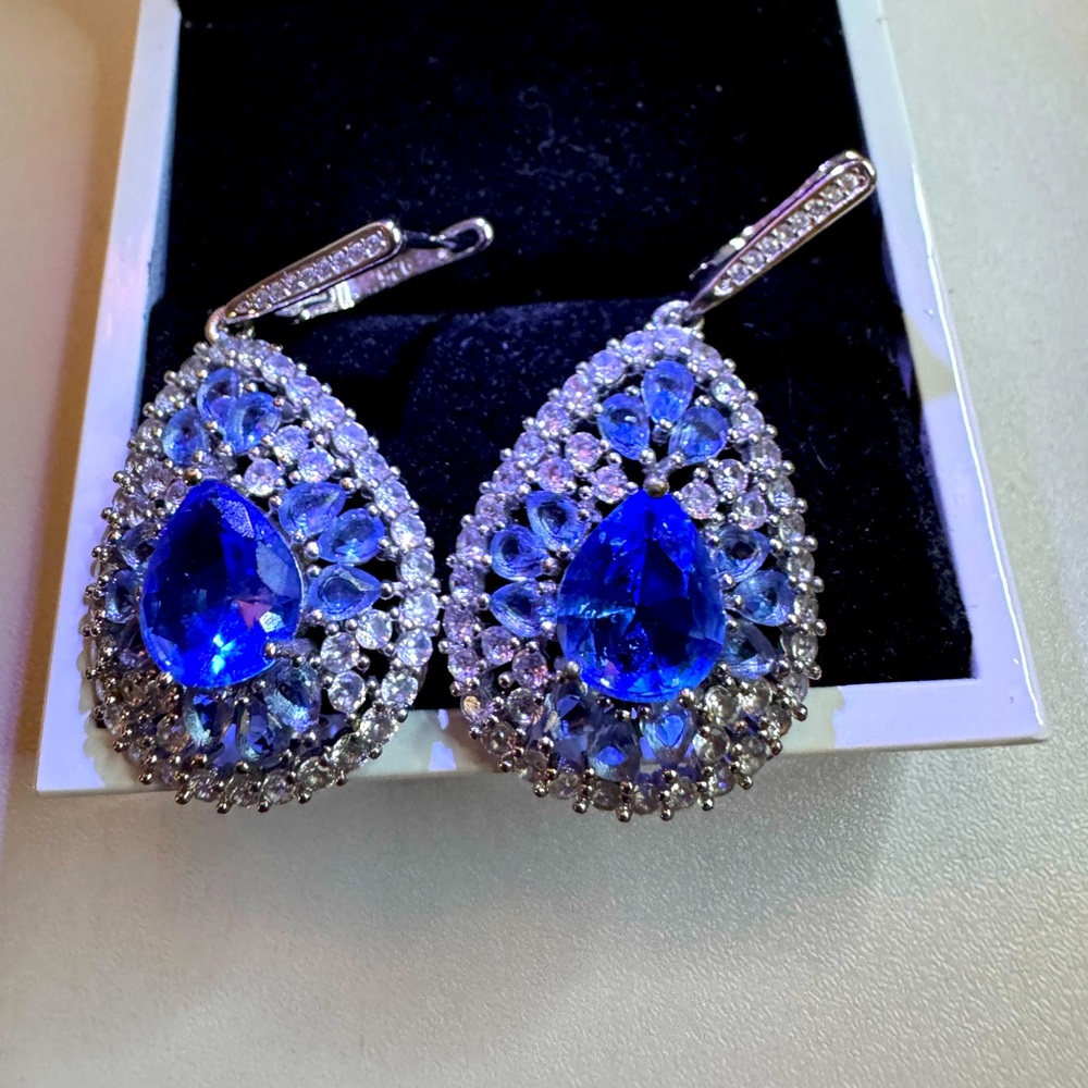 New Tanzanite Blue Rare Teardrop Dangle Earrings with Sapphire chips - Picture 10 of 10